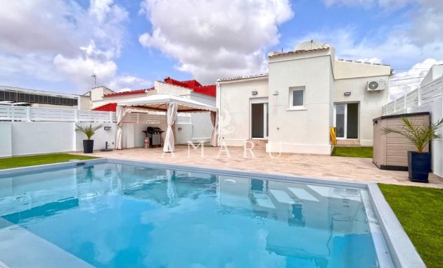 Detached Villa - Herverkoop - Torrevieja - San Luis