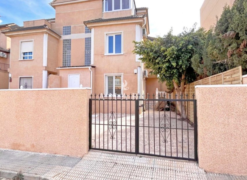 Herverkoop - Semi Detached Villa -
Orihuela Costa - La Zenia