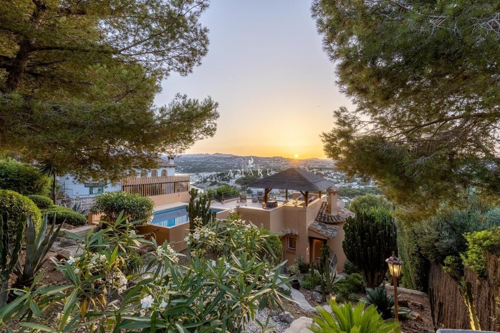 Herverkoop - Villa -
Moraira - El Portet