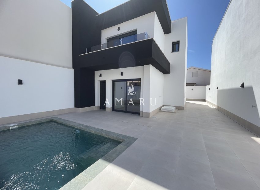 New Build - detached -
Heredades