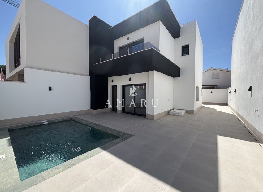 New Build - detached -
Heredades