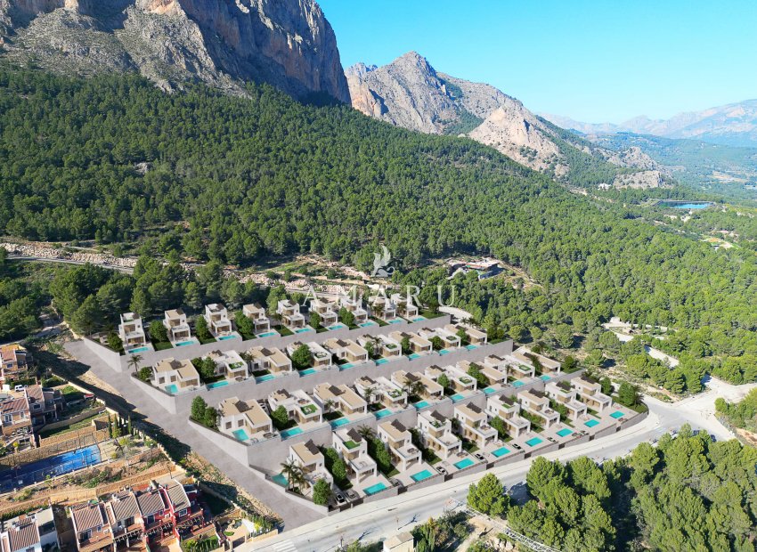 New Build - detached -
Polop