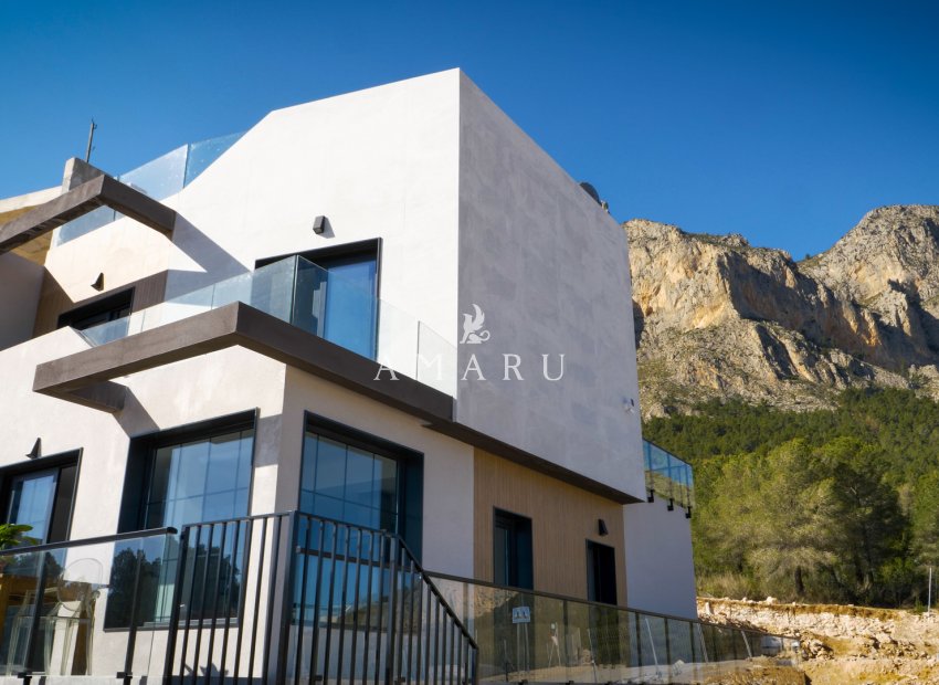 New Build - semi-detached -
Polop