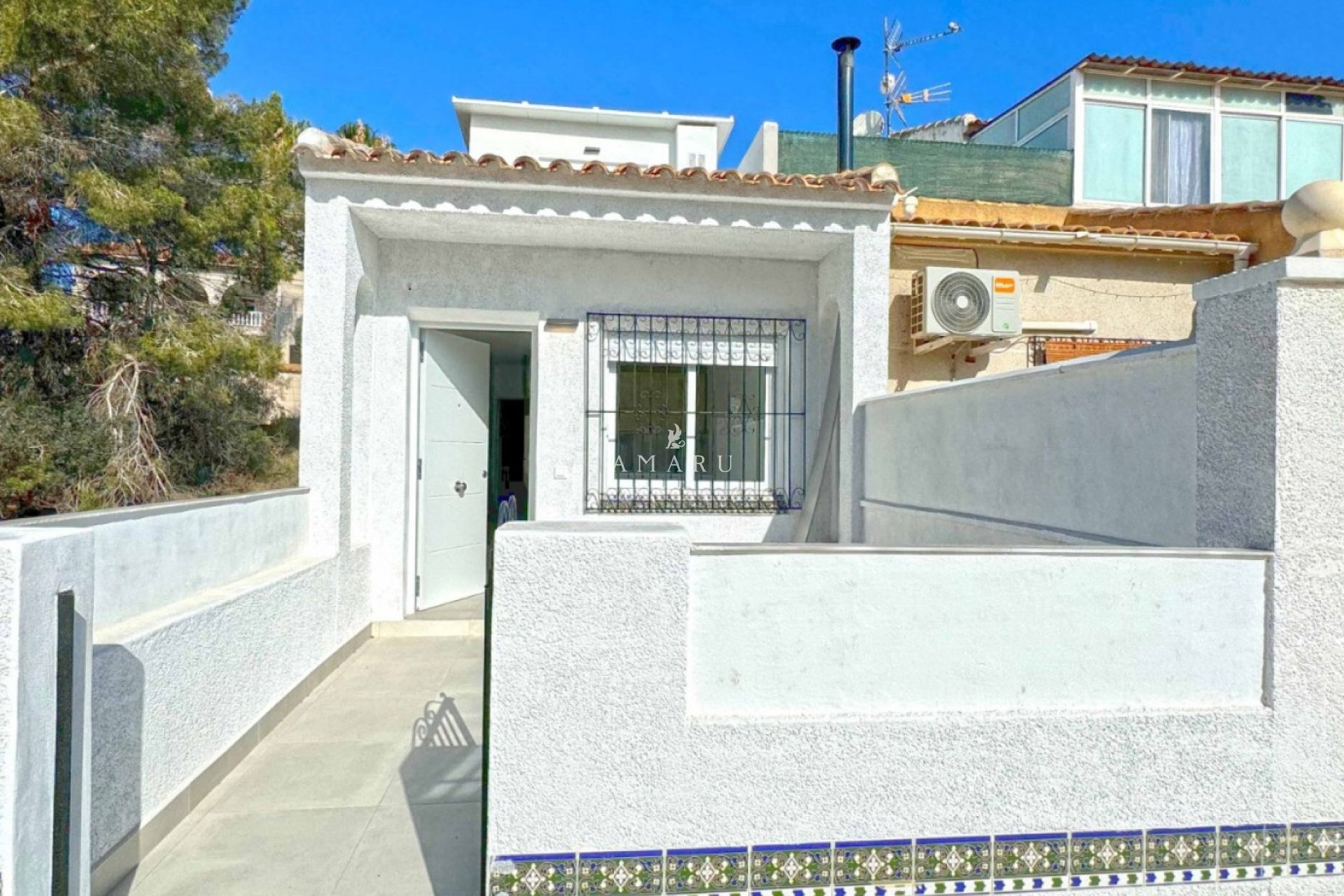 Resale - house -
Orihuela Costa - Villamartín