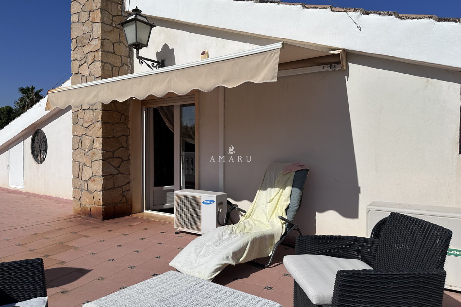 Resale - Villa -
Elche