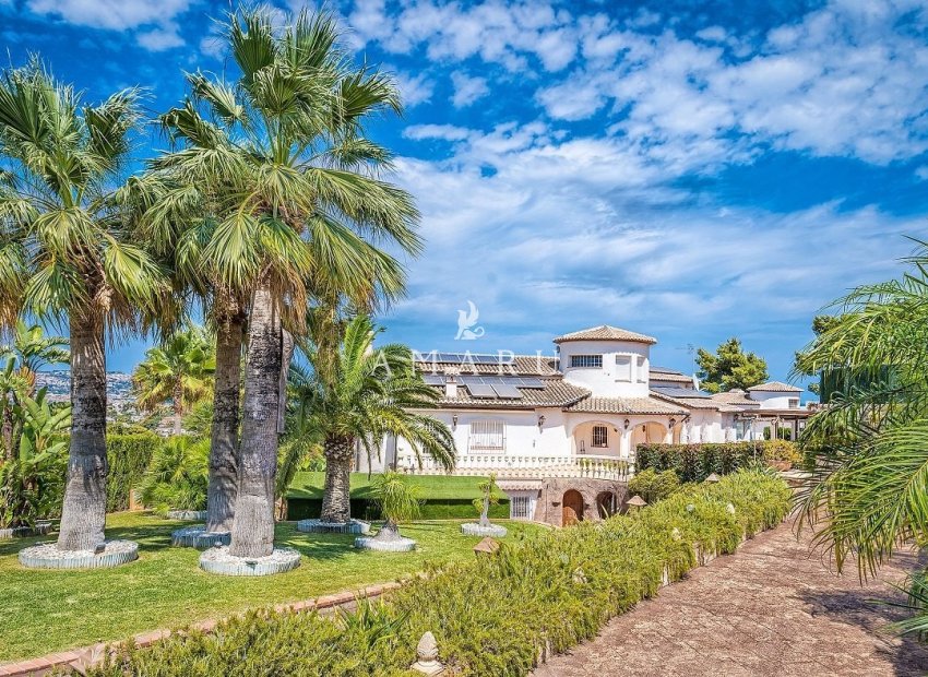 Resale - Villa -
Jávea - Montgó