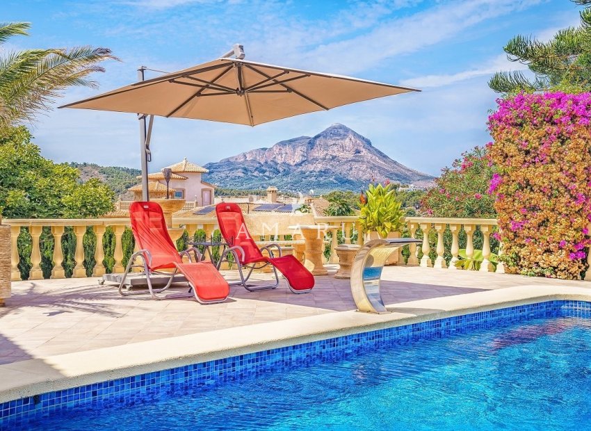 Resale - Villa -
Jávea - Montgó