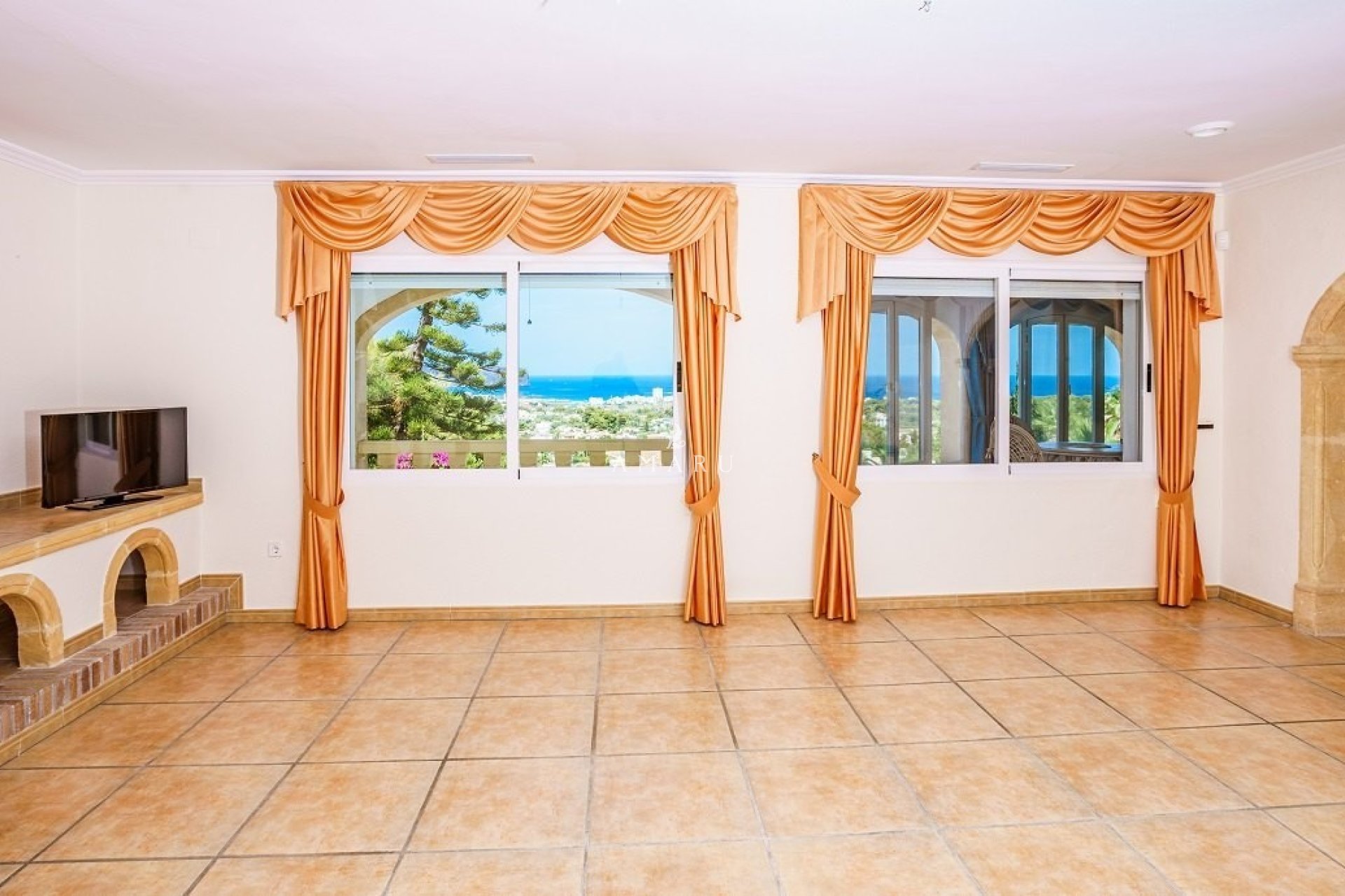 Resale - Villa -
Jávea - Montgó