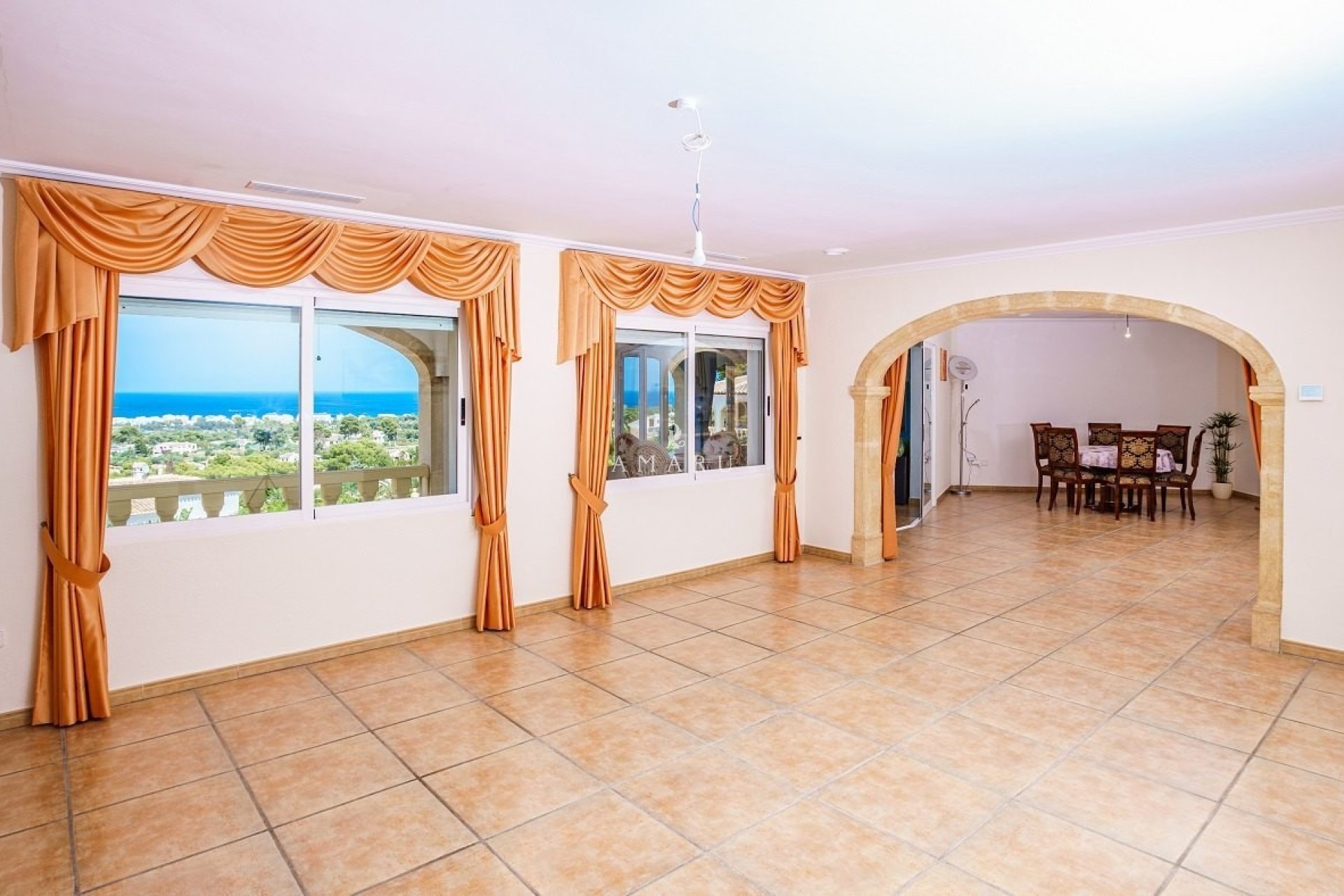 Resale - Villa -
Jávea - Montgó