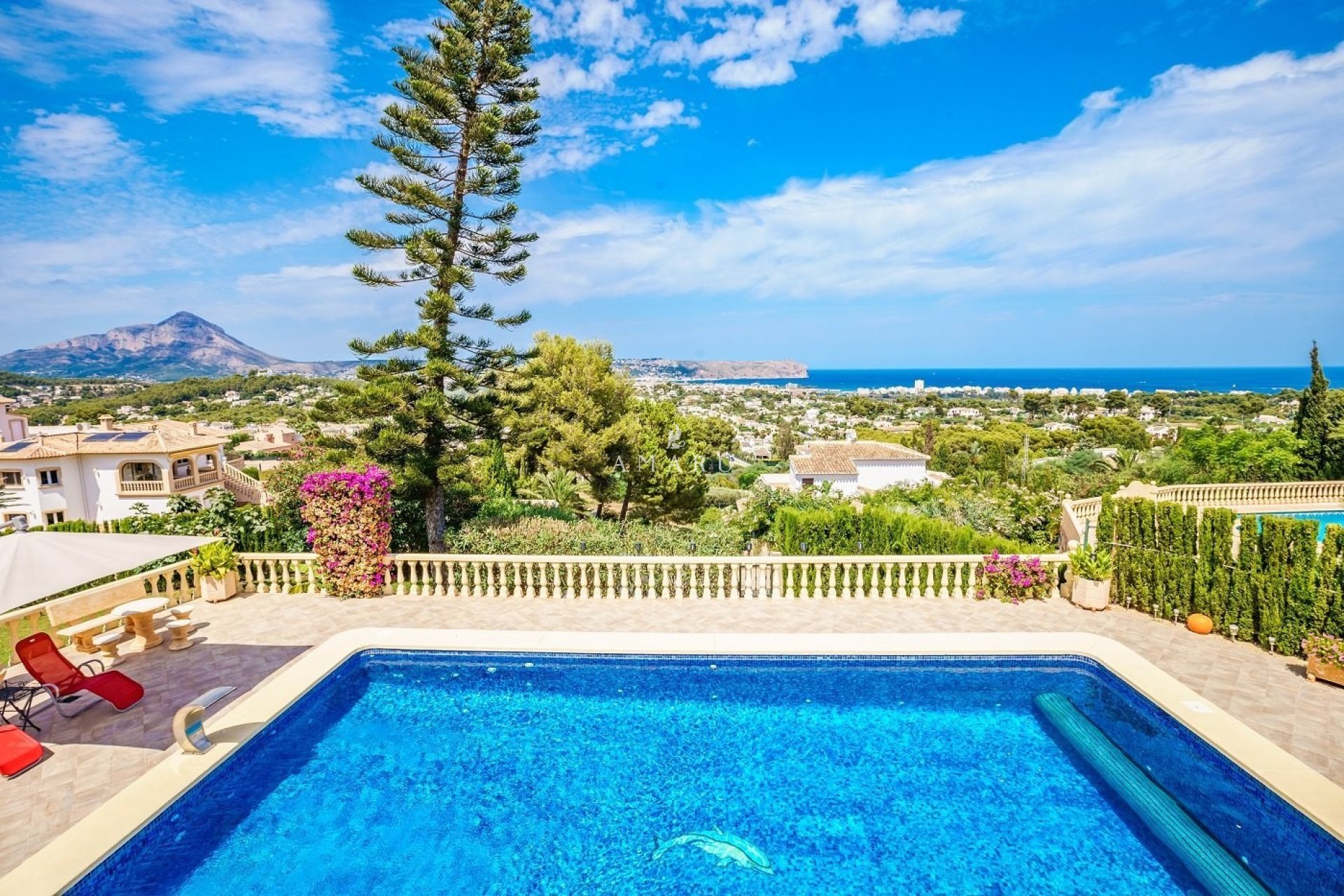 Resale - Villa -
Jávea - Montgó