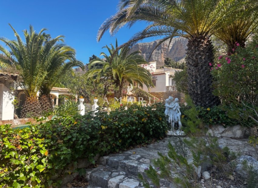 Resale - Villa -
Jávea - Montgó