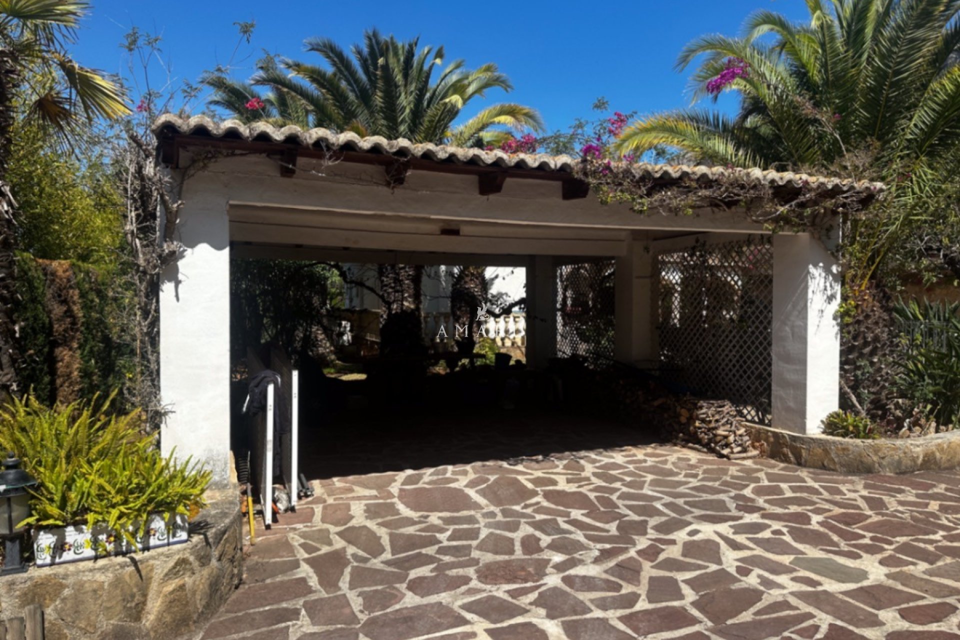 Resale - Villa -
Jávea - Montgó