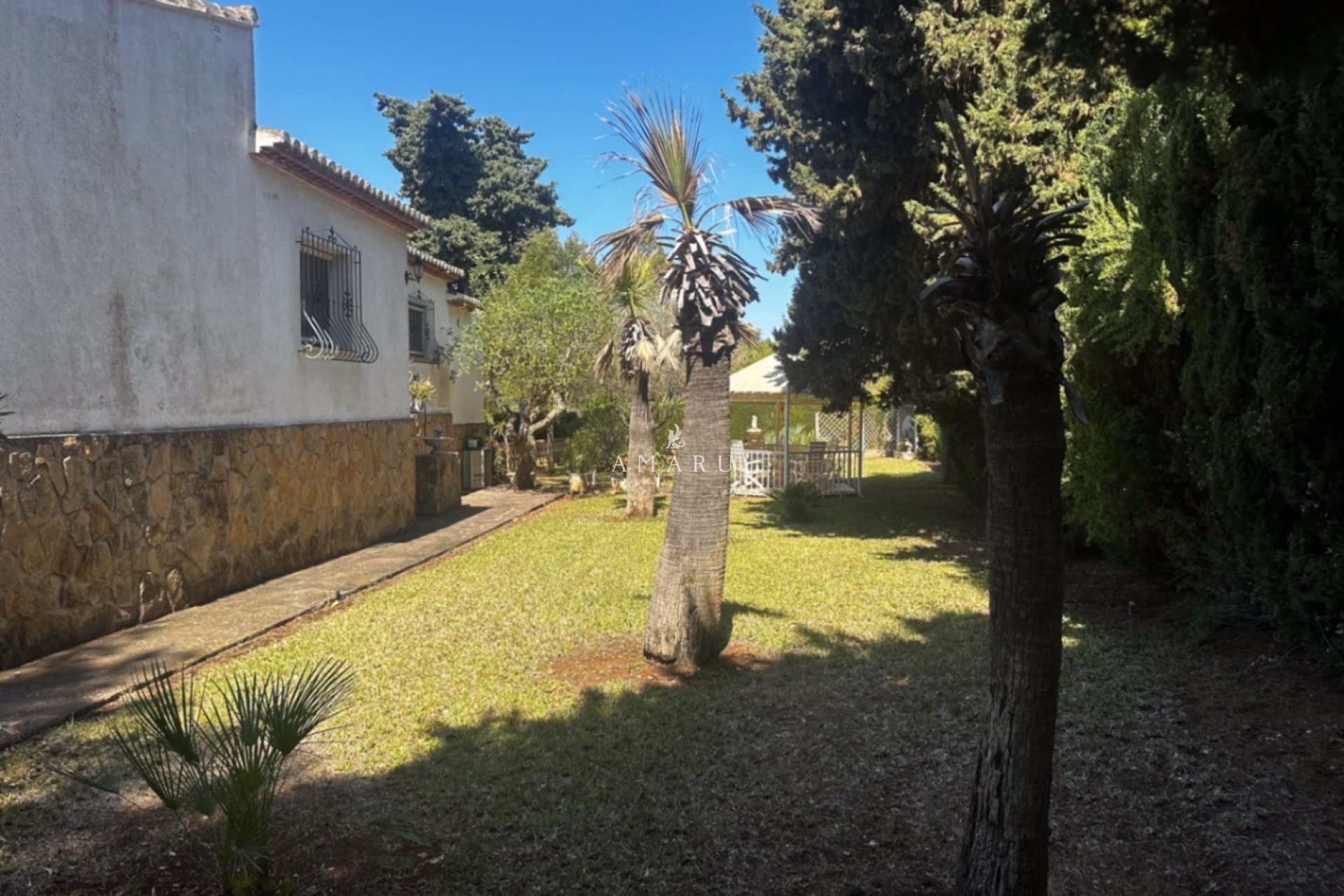 Resale - Villa -
Jávea - Montgó