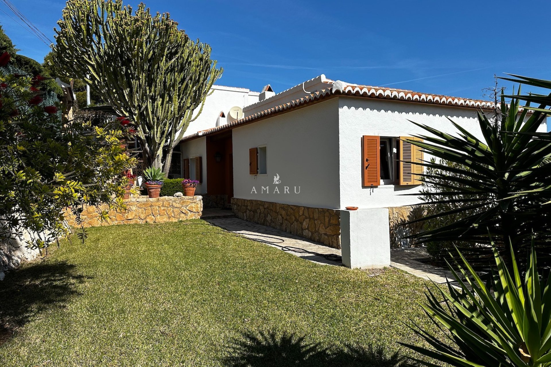 Resale - Villa -
Jávea - Pinosol