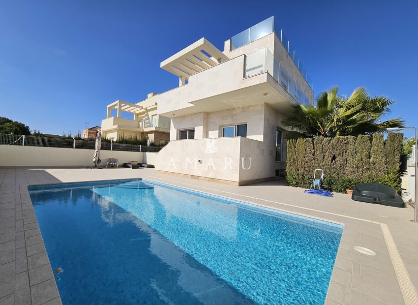 Resale - Villa -
La Zenia