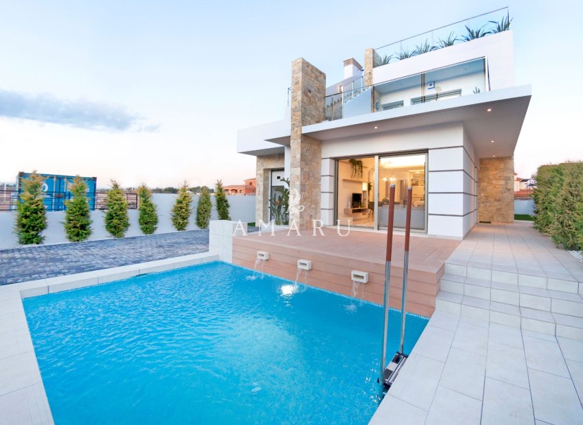 Resale - Villa -
Los Alcazares