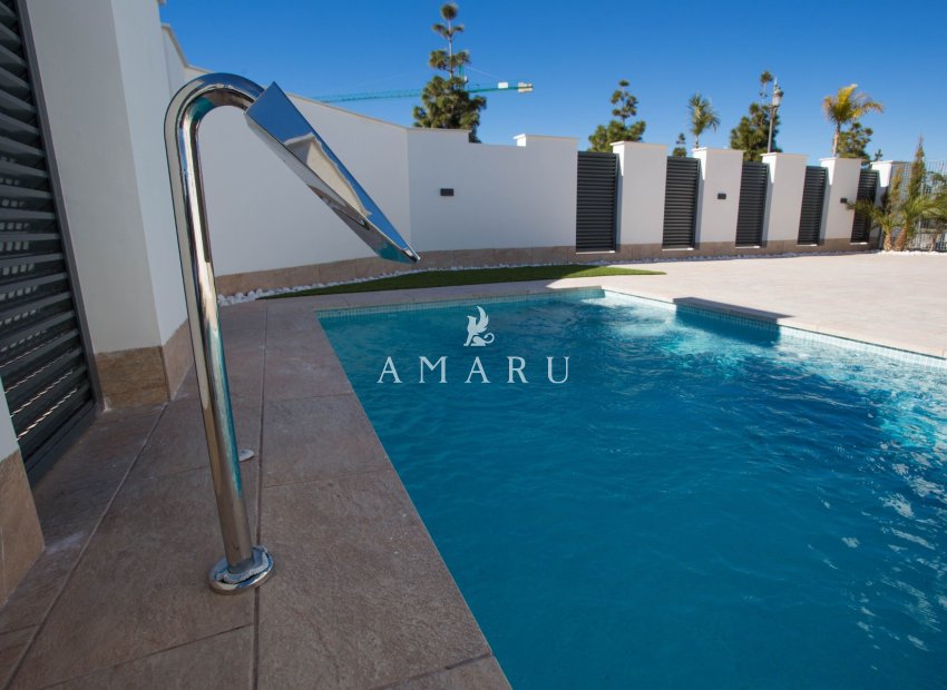 Resale - Villa -
Los Alcazares