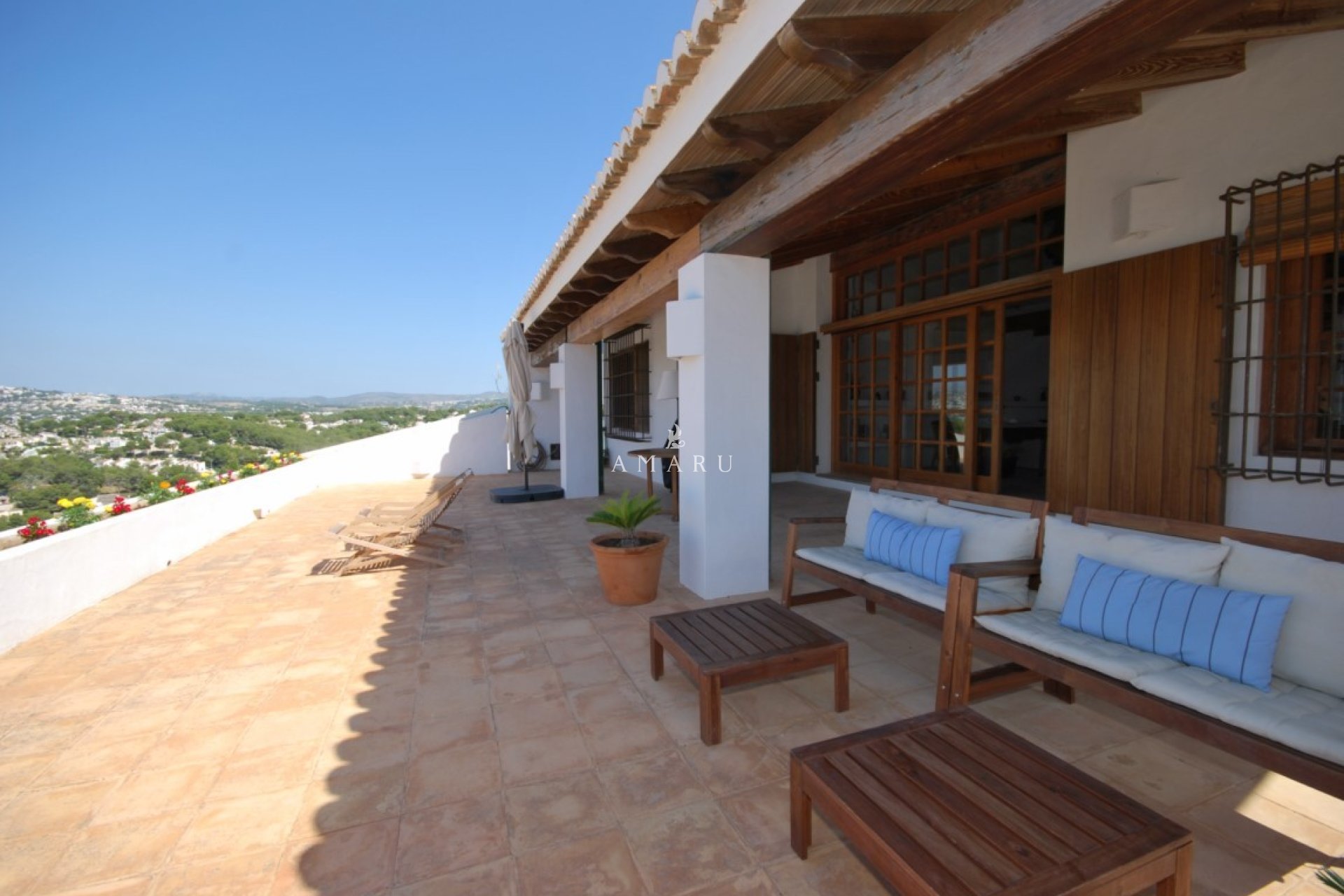 Resale - Villa -
Moraira - Benimeit