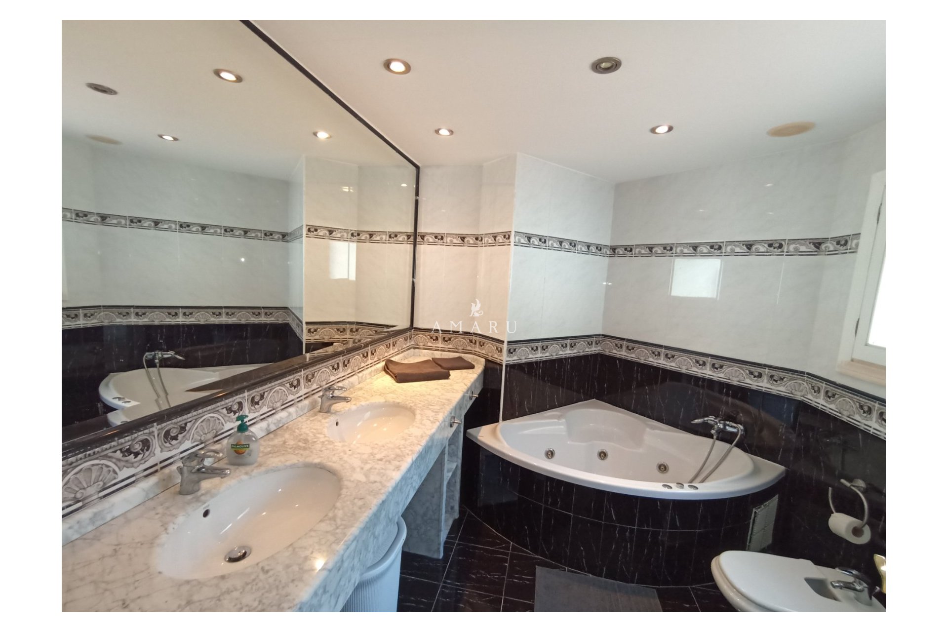 Resale - Villa -
Moraira