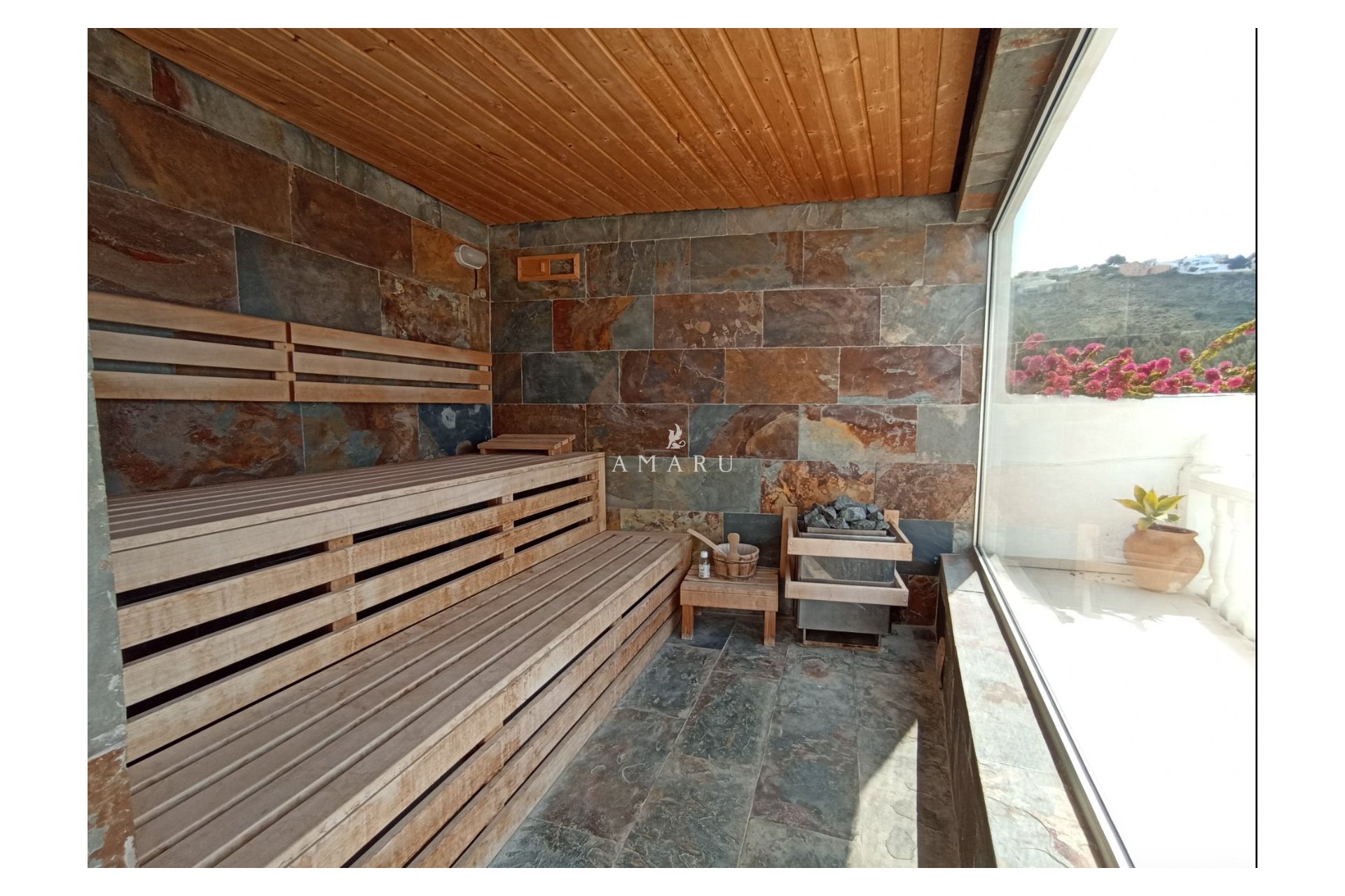 Resale - Villa -
Moraira