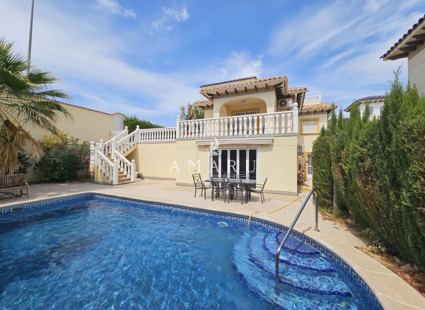 Resale - Villa -
Playa Flamenca