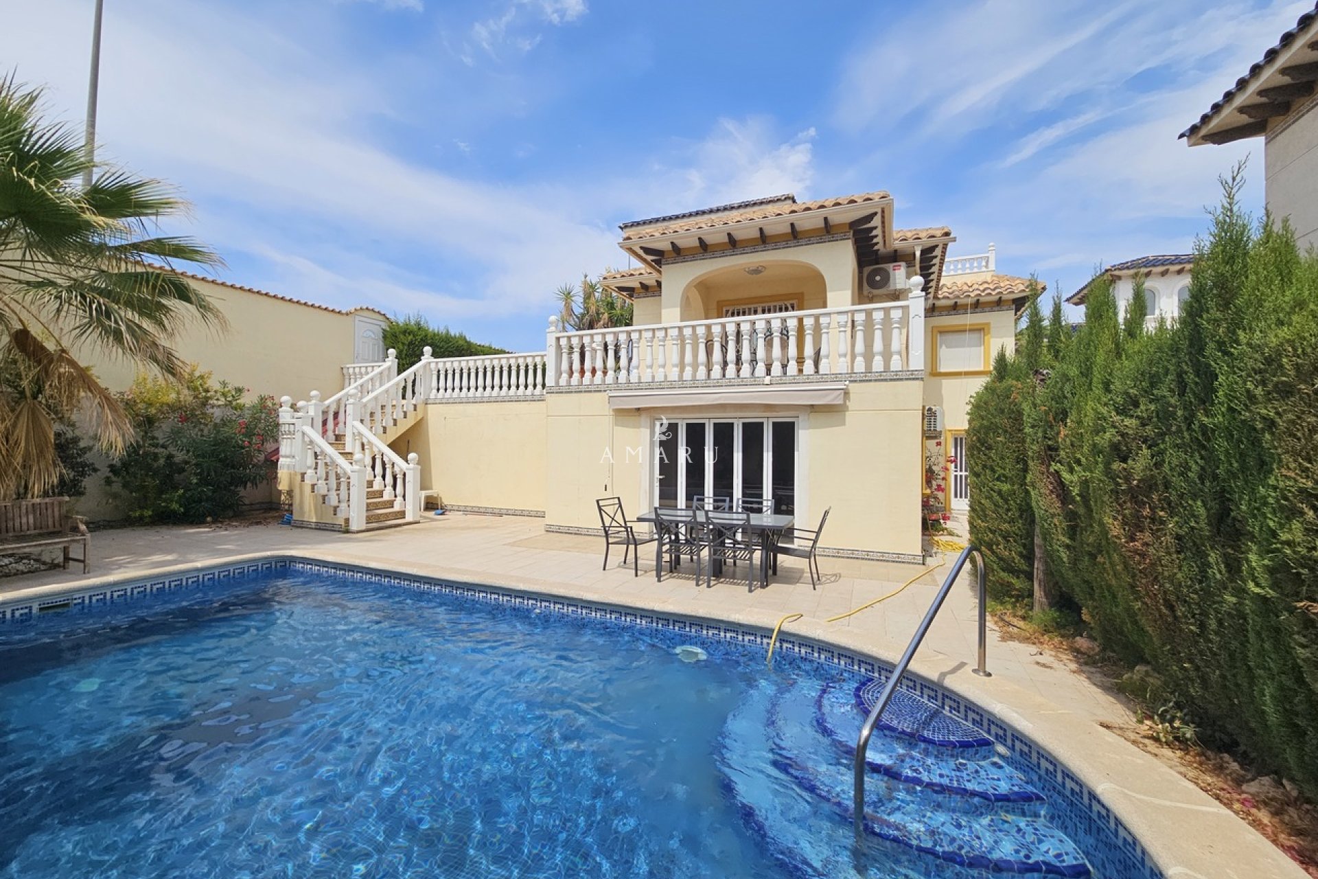 Resale - Villa -
Playa Flamenca