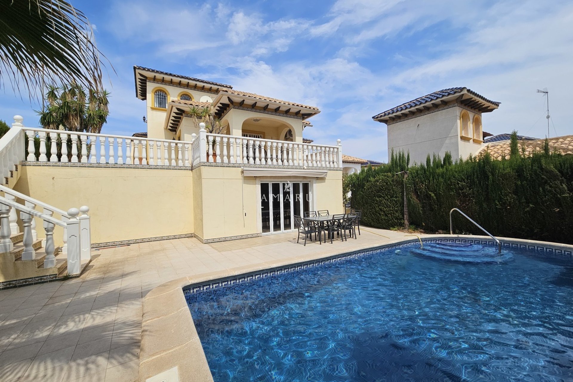 Resale - Villa -
Playa Flamenca