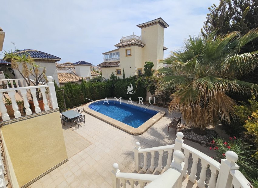 Resale - Villa -
Playa Flamenca