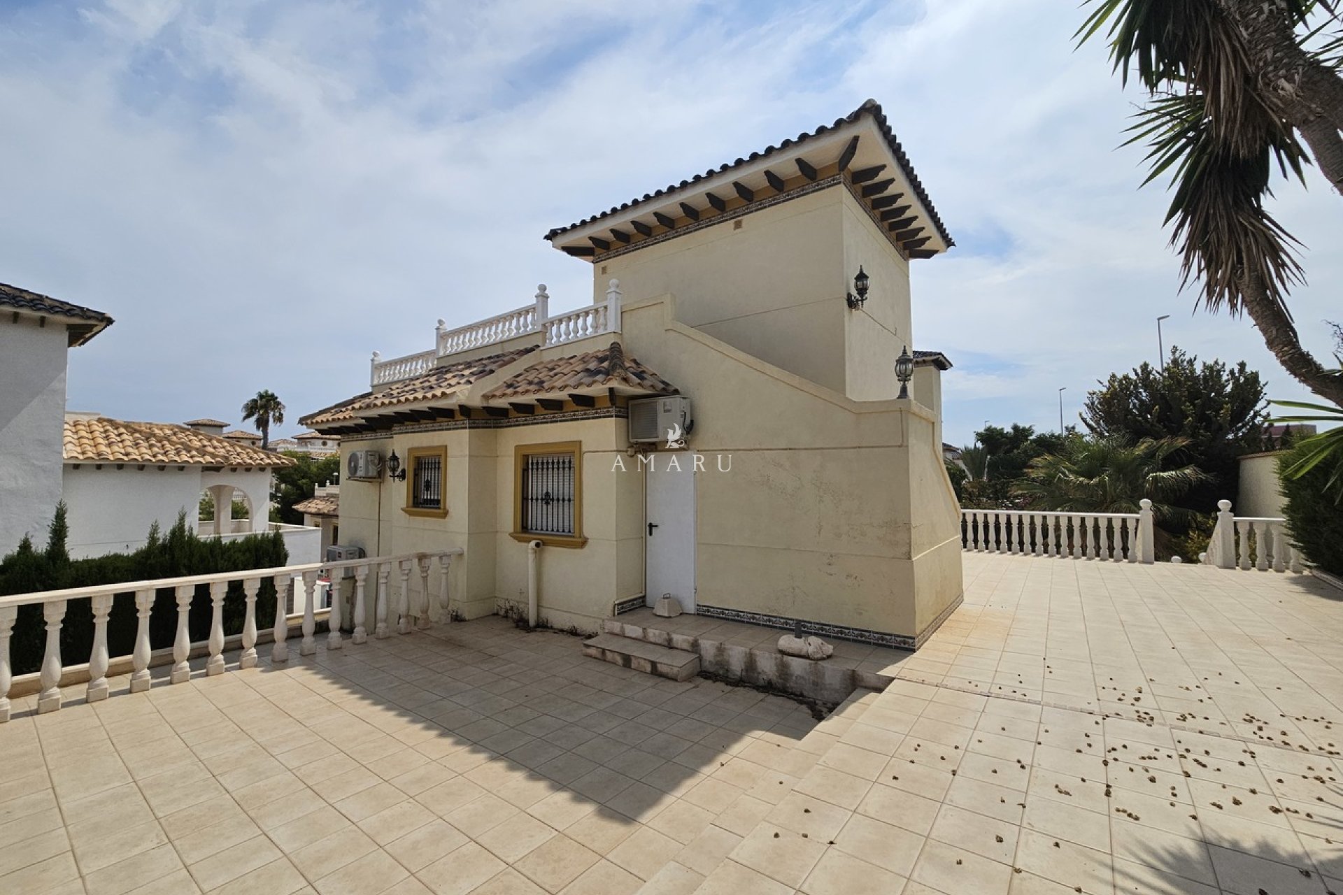 Resale - Villa -
Playa Flamenca