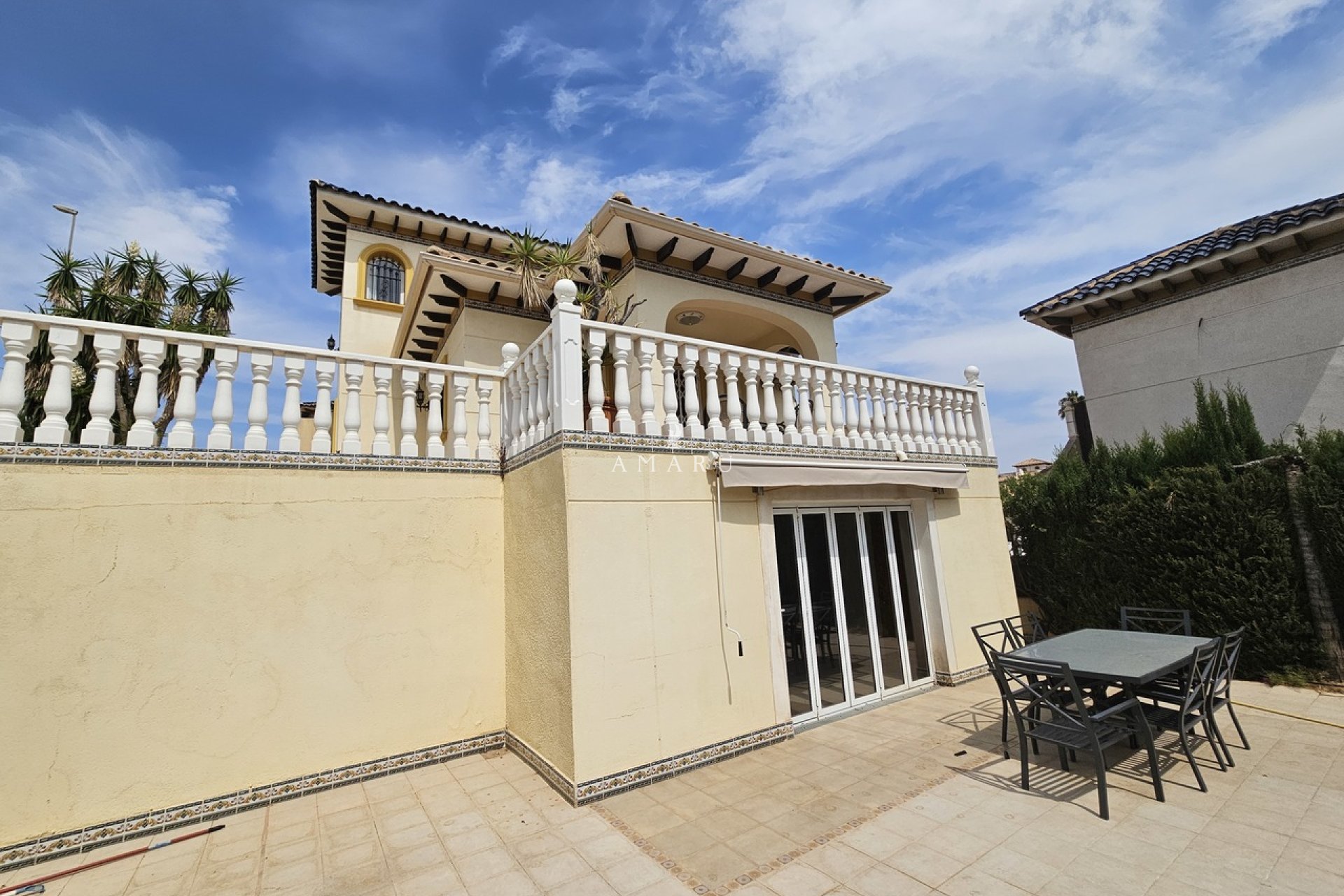 Resale - Villa -
Playa Flamenca