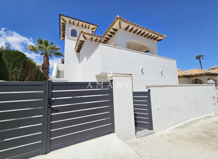 Resale - Villa -
Playa Flamenca