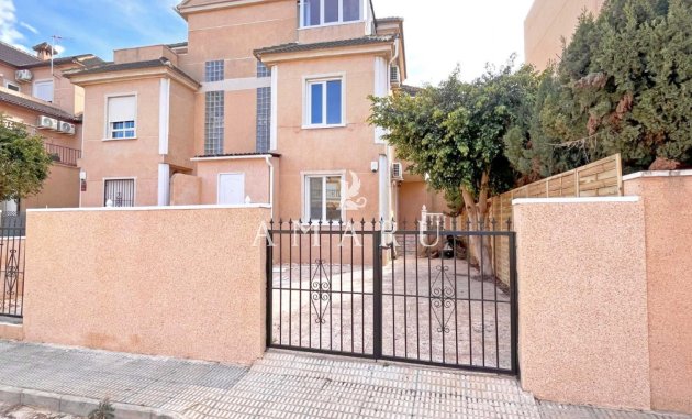 Semi Detached Villa - Herverkoop - Orihuela Costa - La Zenia