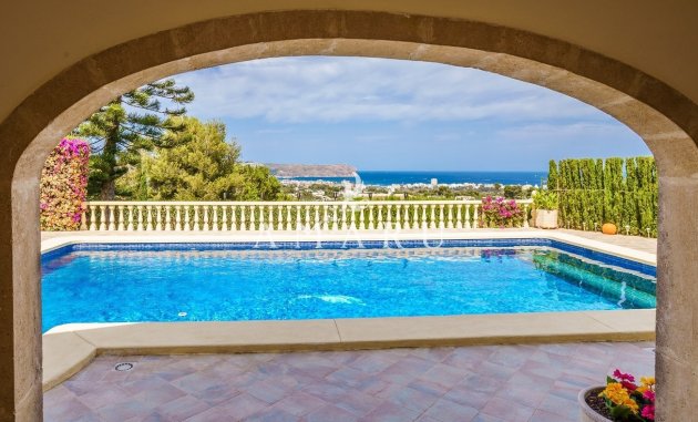 Resale - Villa -
Jávea - Montgó