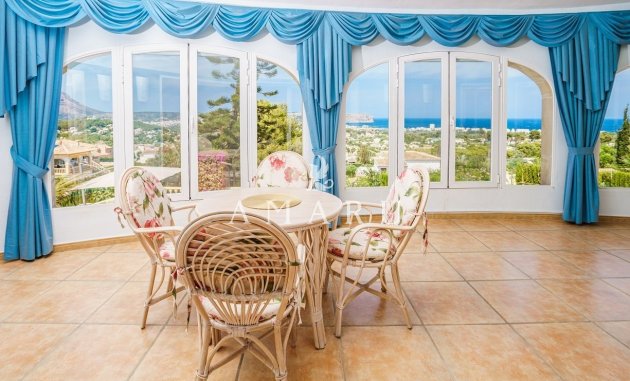 Resale - Villa -
Jávea - Montgó