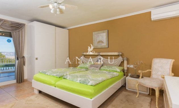 Resale - Villa -
Jávea - Montgó