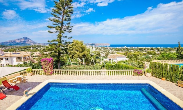 Resale - Villa -
Jávea - Montgó