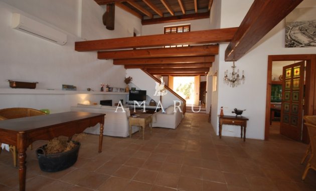 Herverkoop - Villa -
Moraira - Benimeit