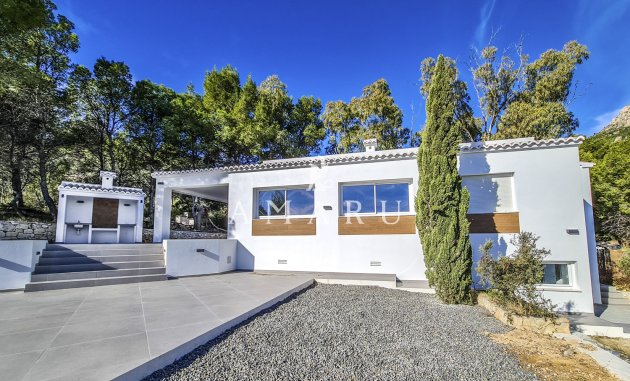 Resale - Villa -
Calpe