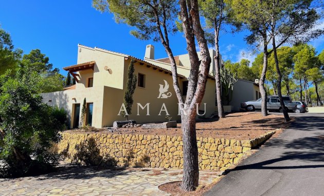 Resale - Villa -
Altea