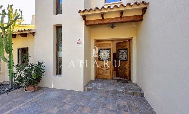 Resale - Villa -
Altea