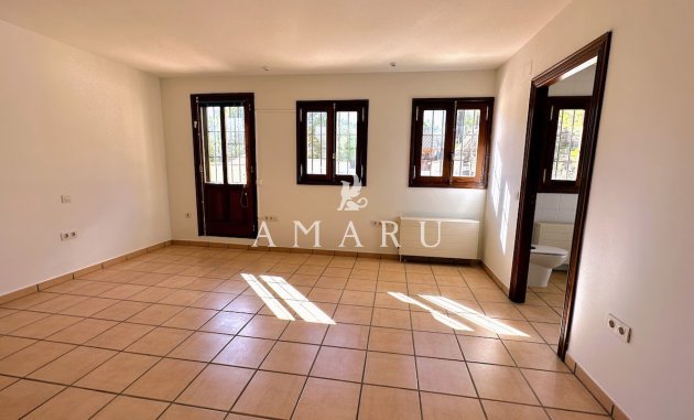 Resale - Villa -
Altea