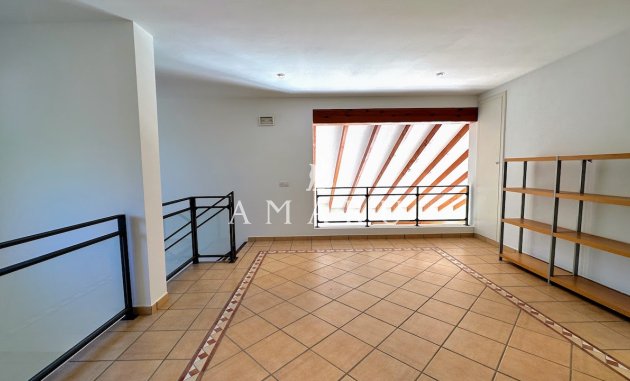 Resale - Villa -
Altea