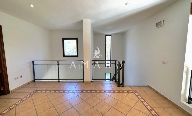 Resale - Villa -
Altea