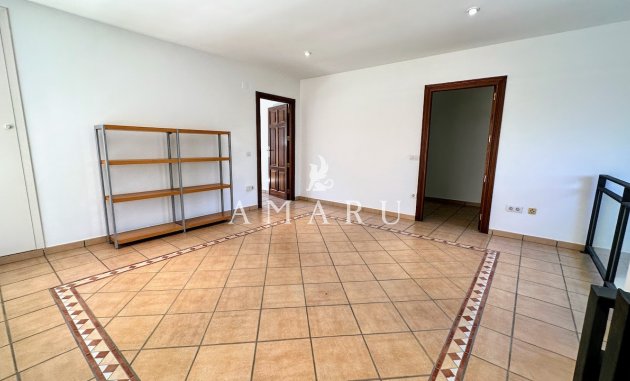 Resale - Villa -
Altea