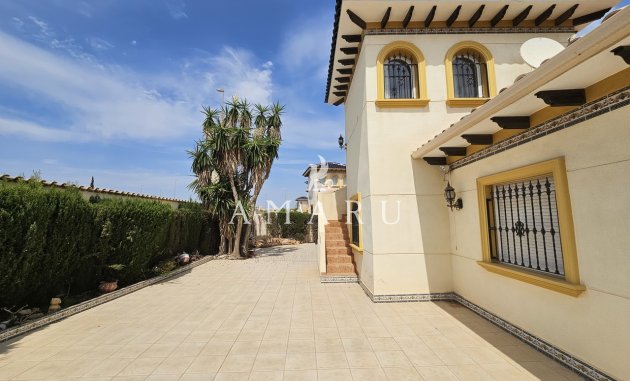 Resale - Villa -
Playa Flamenca