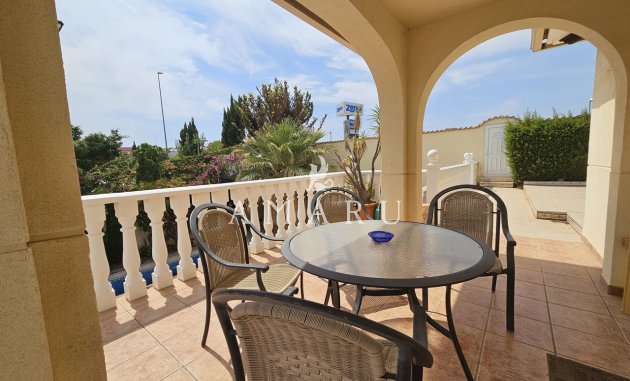 Resale - Villa -
Playa Flamenca