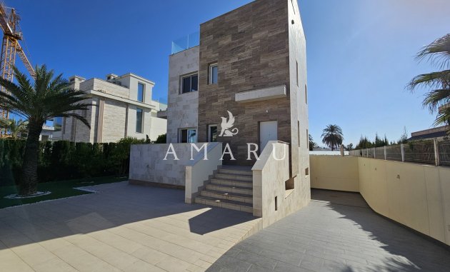 Resale - Villa -
La Zenia