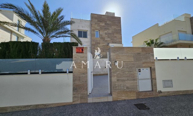 Resale - Villa -
La Zenia