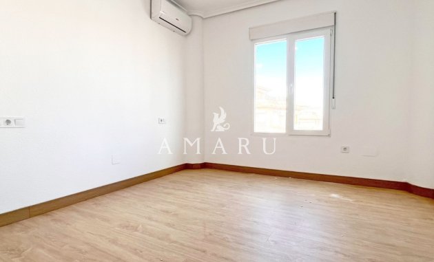 Resale - Semi Detached Villa -
Orihuela Costa - La Zenia