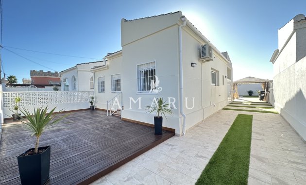 Revente - Villa -
Torrevieja